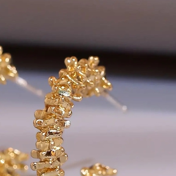 🆕14K Gold Plated hoop earrings - Picture 4 of 6